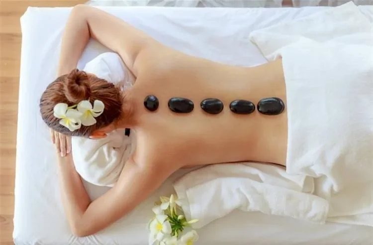Massage aux pierres chaudes